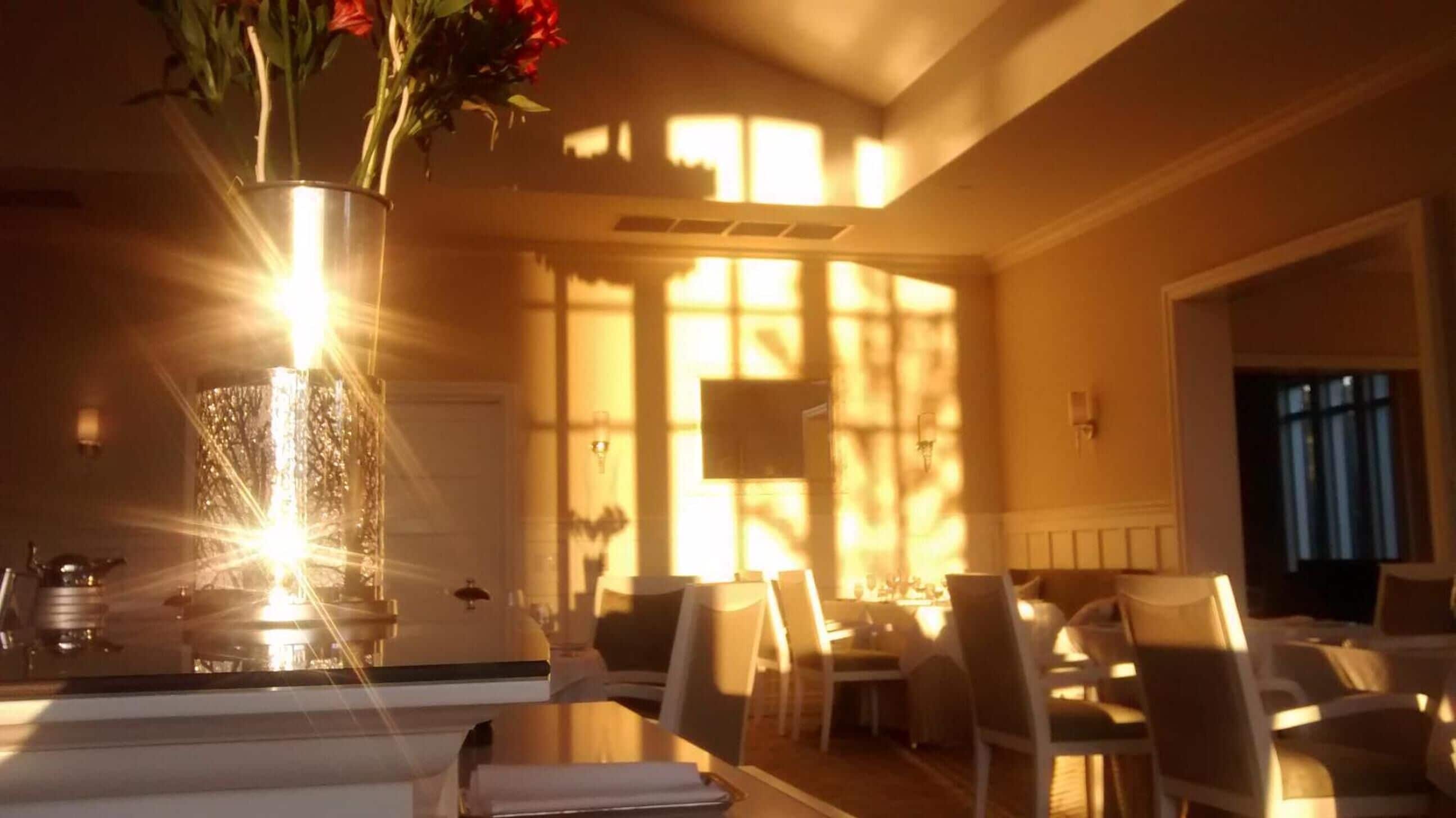 breakfast, lunch and dinner served