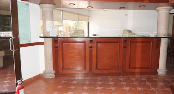 Reception - Hotel Maria Luisa Inn & Suites (Cadereyta Jimenez)