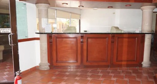 Hotel Maria Luisa Inn & Suites