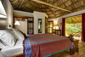 Cottage | Bathroom | Shower, rainfall showerhead, free toiletries, hair dryer - Tanager Rainforest Lodge (Punta Gorda)