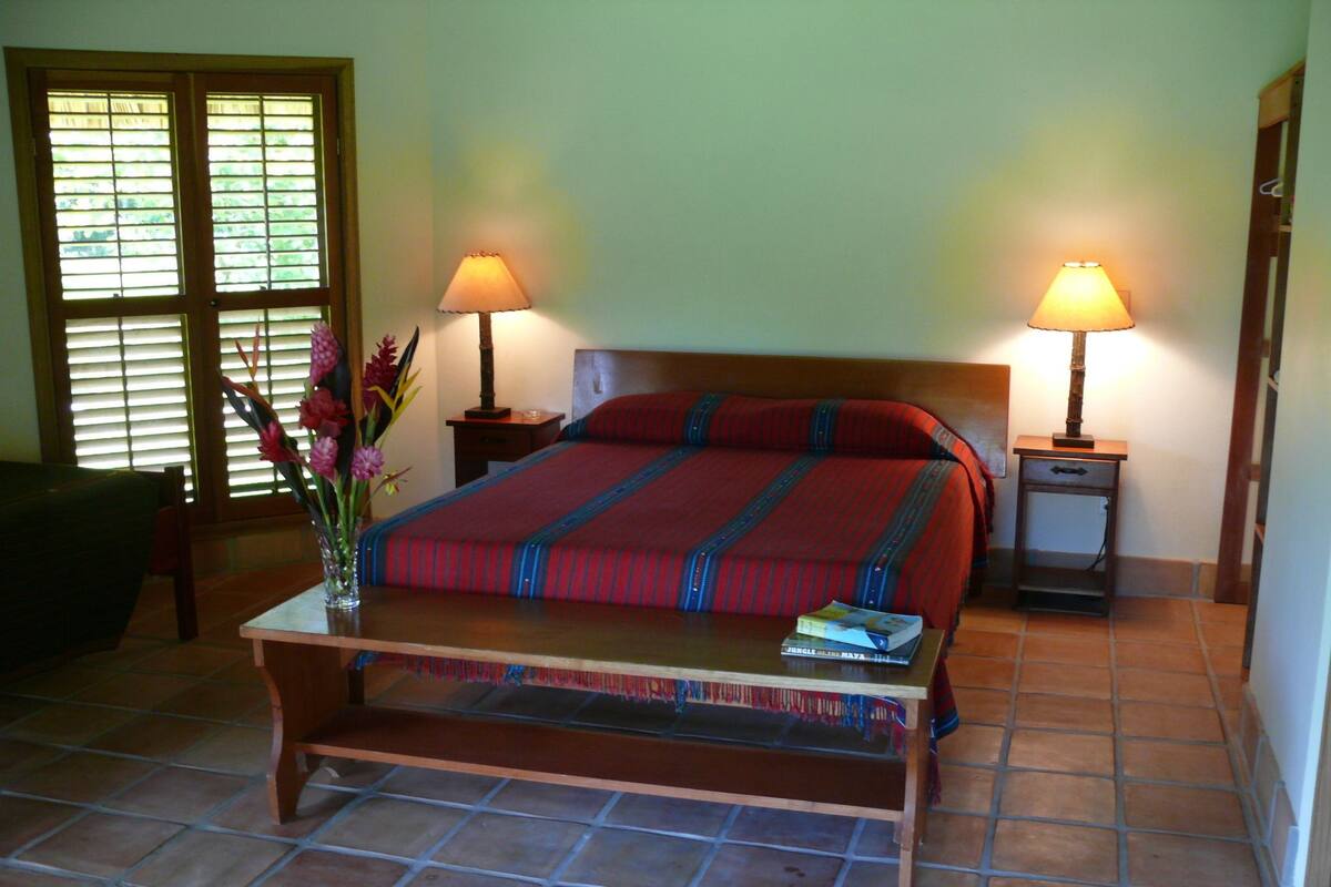 Cottage | In-room safe, blackout drapes, iron/ironing board, bed sheets