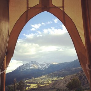 高級寢具、羽絨被、記憶床墊、獨特裝潢