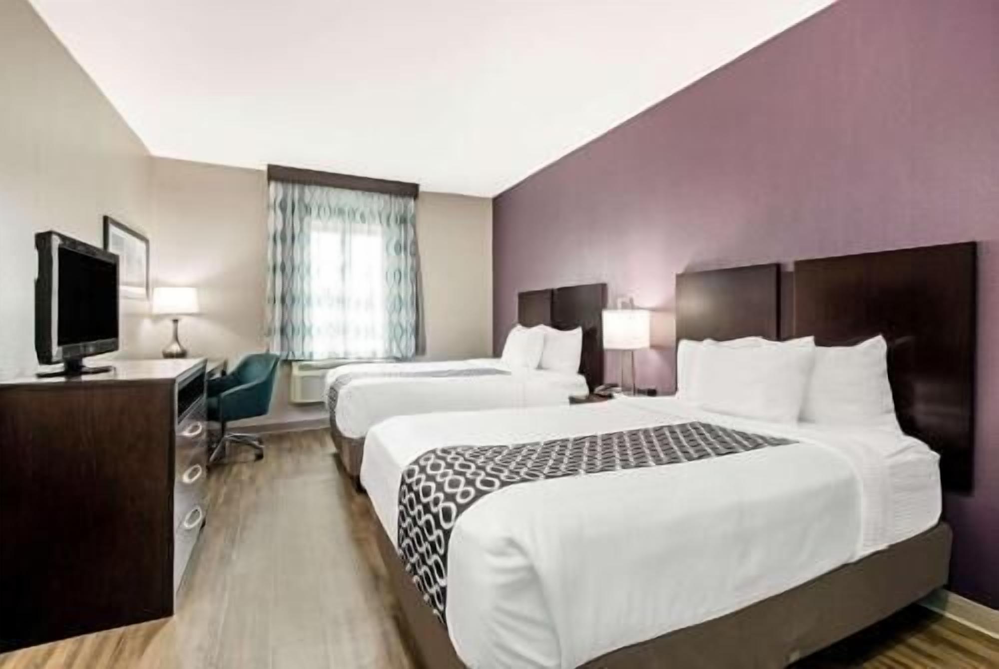 Premium bedding, desk, blackout drapes, free WiFi