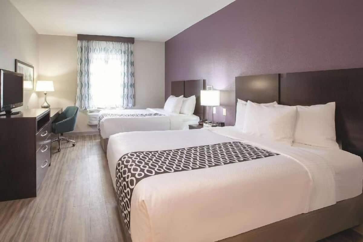 Premium bedding, desk, blackout drapes, free WiFi
