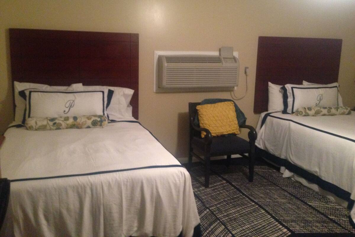 Standard Room, 1 Double Bed, Non Smoking | Pillowtop beds, iron/ironing board, WiFi (free)