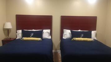 Studio Suite, 1 Bedroom | Pillowtop beds, iron/ironing board, WiFi (free)