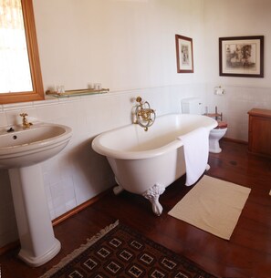 Familienhaus, 3 Schlafzimmer (Manor House) | Badezimmer | Dusche, Handtücher