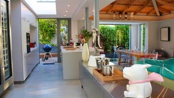 Bungalow, 3 Bedrooms | Shared kitchen | Full-sized fridge, microwave, oven, stovetop