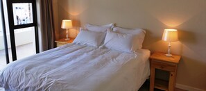 Minibar, bàn ủi/dụng cụ ủi quần áo 