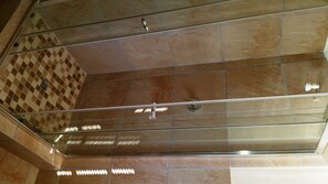 Bathroom shower - Nguni Country Lodge (Inxuba Yethemba)