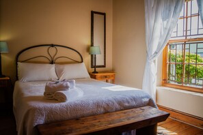 Dobbeltrom | Safe på rommet, strykejern/-brett og barnesenger