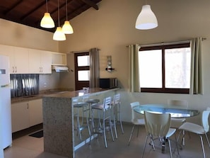 Chalet | Cocina privada | Refrigerador, horno, licuadora y utensilios de cocina