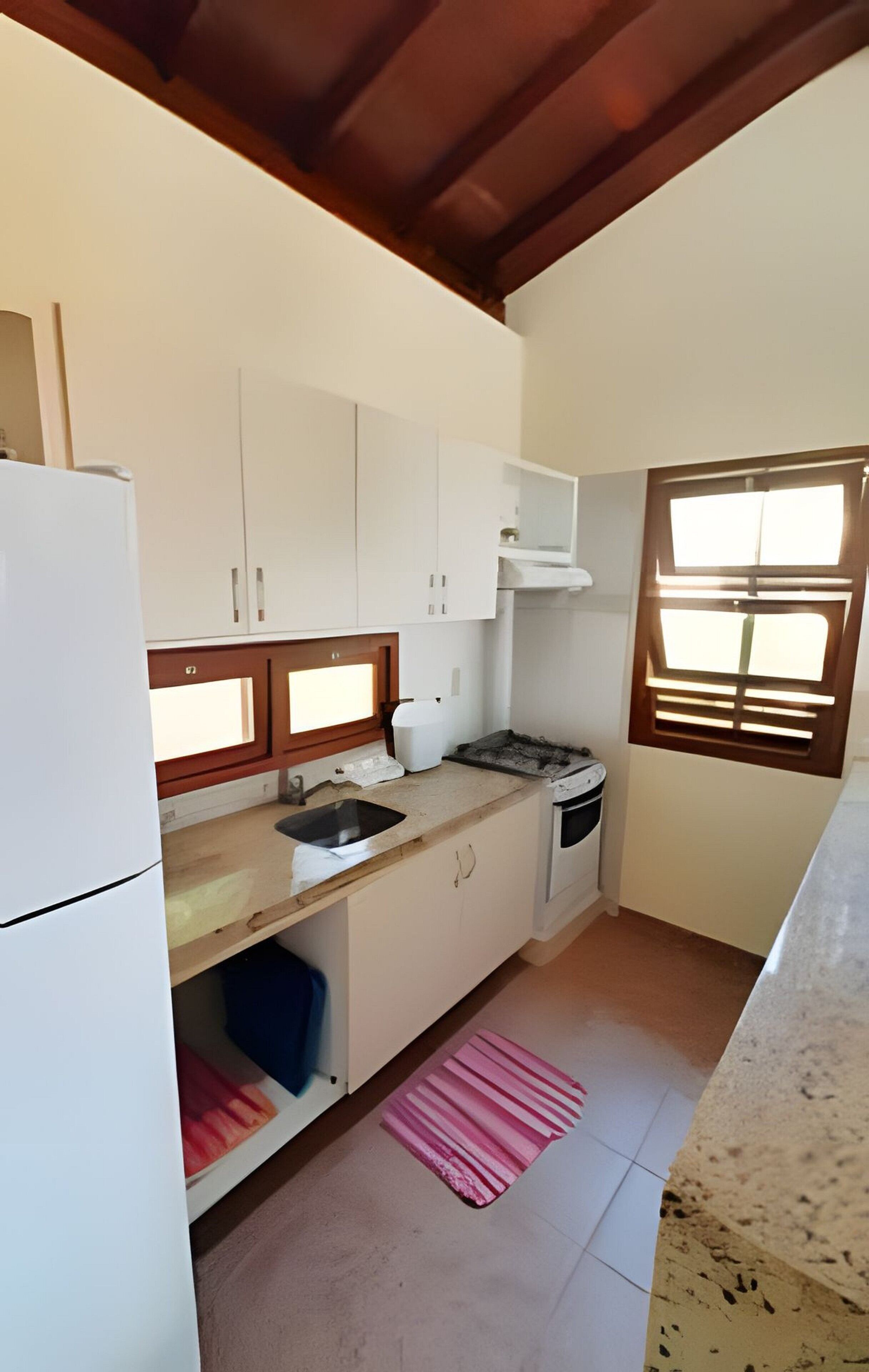 Chalet | Yksityinen keittiö | Jääkaappi, uuni, tehosekoitin, keittoastiat/astiat/ruokailuvälineet