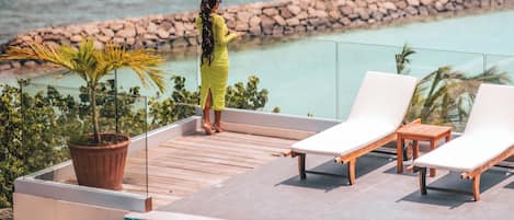 Outdoor pool, open 7:00 AM to 7:00 PM, sun loungers