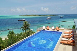 Außenpool, geöffnet von 07:00 Uhr bis 19:00 Uhr, Liegestühle