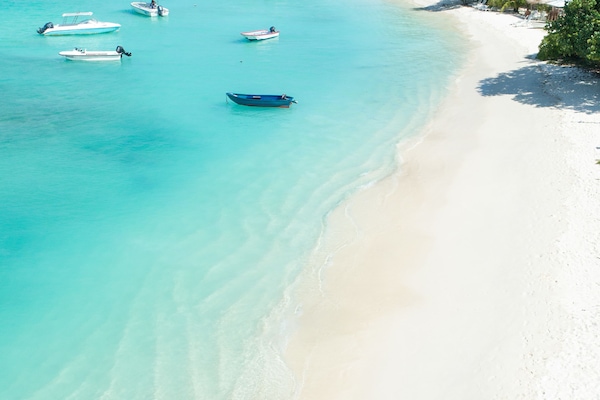 Beach nearby, white sand, sun loungers, beach towels