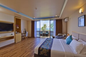 Season Suite | Minibar, caja fuerte, escritorio y espacio para trabajar con un portátil