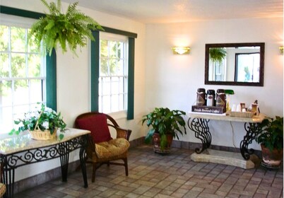 E-Z 8 Motel Old Town