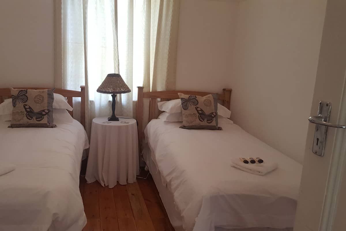 Casa de campo Confort, 2 habitaciones (Strath Breede Cottage) | Ropa de cama de alta calidad y tabla de planchar con plancha