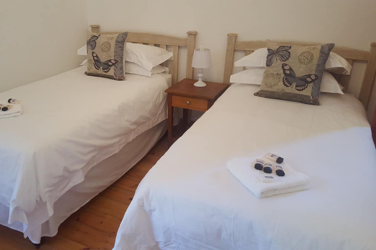 Comfort House, 4 Bedrooms (Strath Breede House) | Premium bedding, iron/ironing board (on request), WiFi (free)
