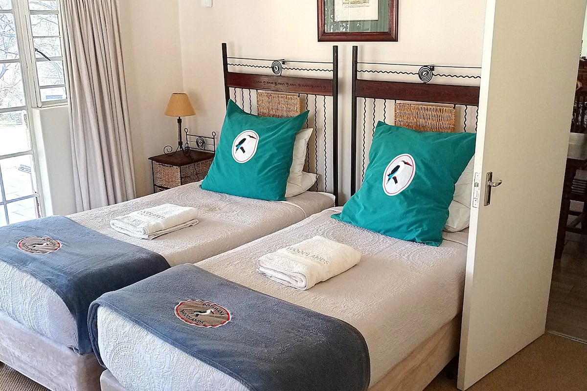 Standard-Ferienhaus, 2 Schlafzimmer, Nichtraucher, Flussblick (Woodlands) | Zimmersafe, Verdunkelungsvorhänge, kostenloses WLAN, Bettwäsche