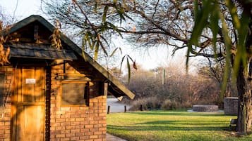 Chalet estándar, 1 habitación, no fumadores, vistas al jardín (Campsite) | 1 dormitorio, caja fuerte, cortinas opacas y wifi gratis