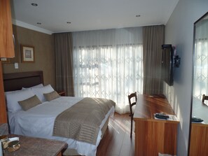 Room 1 | Premium bedding, in-room safe, desk, free WiFi