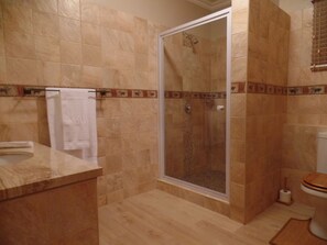Room 2 | Bathroom | Hair dryer, towels