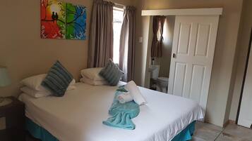 1 bedroom, desk, free WiFi, bed sheets