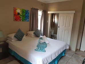 โต๊ะทำงาน, Wi-Fi ฟรี, ผ้าปูที่นอน