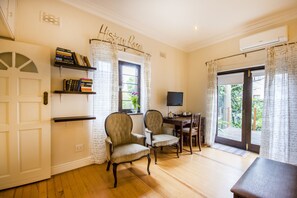 Luxury Double Room, 1 Bedroom | In-room safe, individually decorated, individually furnished - Albarosa Guesthouse (Stellenbosch)