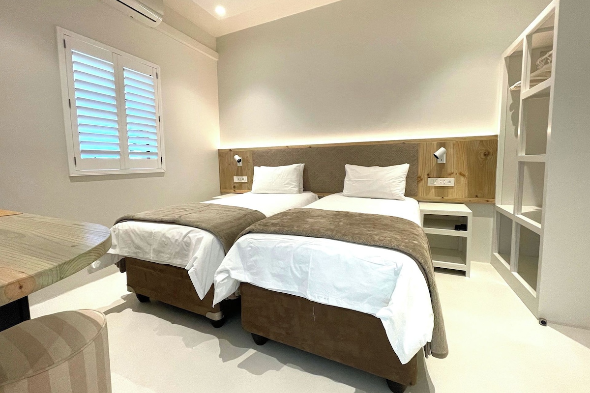 Comfort Twin Room | In-room safe, WiFi (free), bed sheets