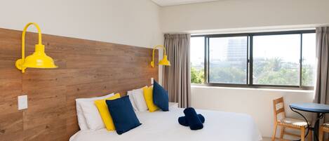 Self-Catering En-Suite (Ebony) | In-room safe, free WiFi, bed sheets