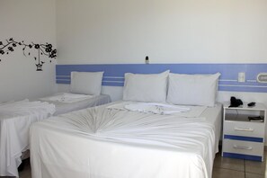 Triple Room | Minibar, in-room safe, blackout curtains, free WiFi - Hotel Ponta de Areia (Porto Seguro)