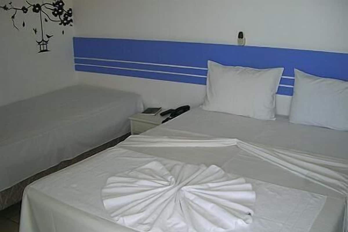 Frigobar, cofres nos quartos, cortinas blackout, Wi-Fi de cortesia