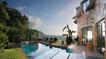Outdoor pool, pool loungers