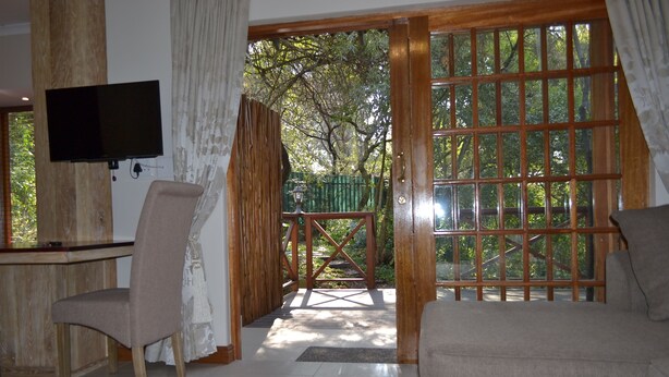Unclassified image, 1 of 27, button - Lydall Wild (Sandton)