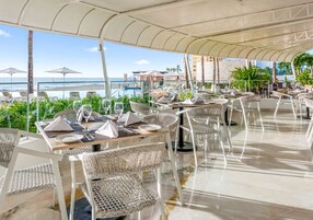 Se sirven desayunos, almuerzos y cenas; cocina internacional