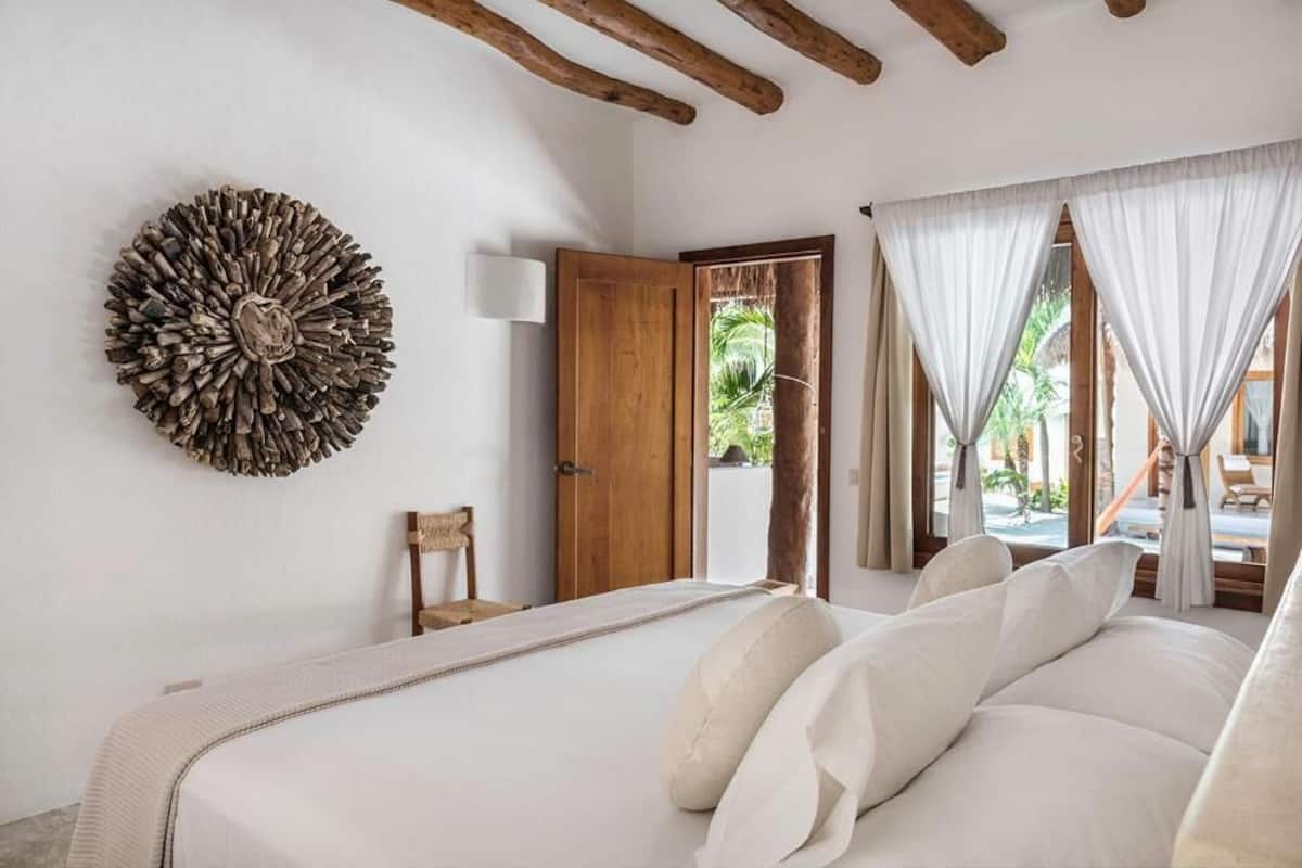 Habitacion Deluxe | Premium bedding, in-room safe, WiFi (free), bed sheets