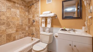 Comfort Studio Suite, 2 Queen Beds, Non Smoking | Bathroom | Free toiletries, hair dryer, towels