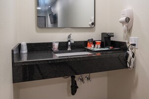 Deluxe Double Room | Down comforters, desk, laptop workspace, soundproofing