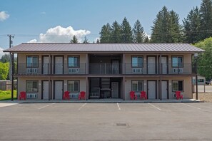 Deluxe Double Room | Down comforters, desk, laptop workspace, soundproofing