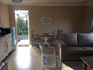 Apartamento standard (One Bedroom Apartment) | Opções para refeição no quarto