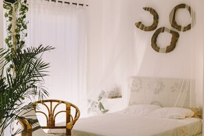 Estúdio, cozinha americana, vista para o jardim | Escrivaninha, Wi-Fi de cortesia