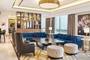 Presidential-sviitti, 1 parisänky | Olohuone | 55–tuumainen LED-televisio, jossa kaapelikanavat