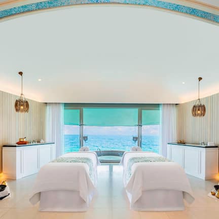 Couples treatment rooms, sauna, hot tub, steam room, body treatments