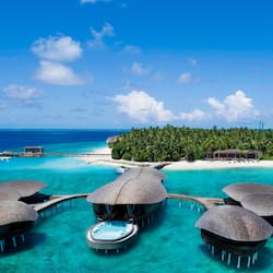 Couples treatment rooms, sauna, hot tub, steam room, body treatments