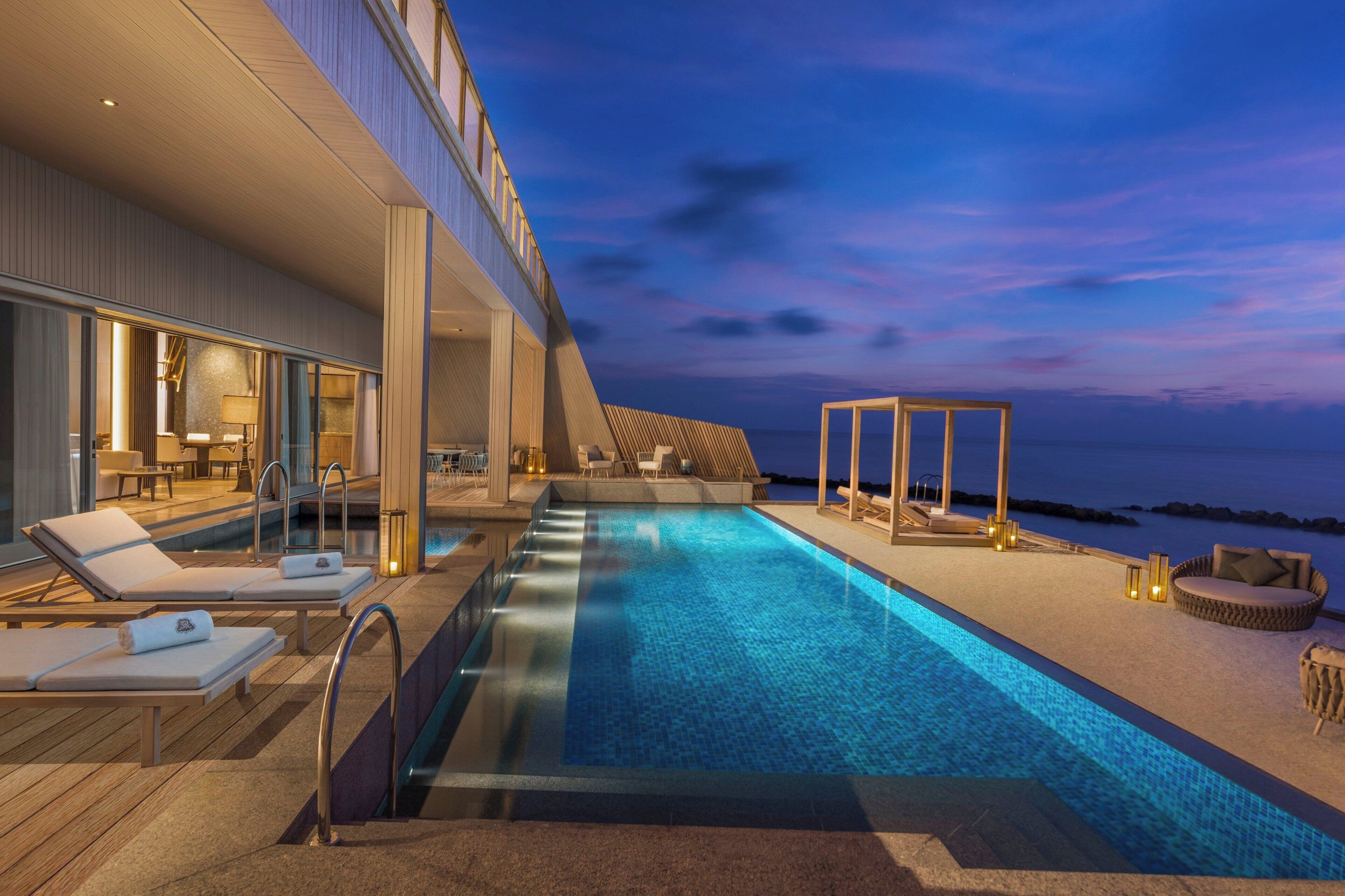 egyptian cotton sheets, premium bedding, down duvets, pillow-top beds