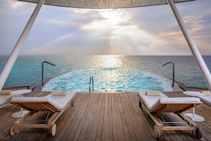 2 outdoor pools, pool umbrellas, pool loungers