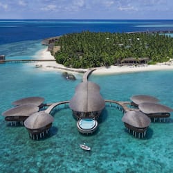 Couples treatment rooms, sauna, hot tub, steam room, body treatments